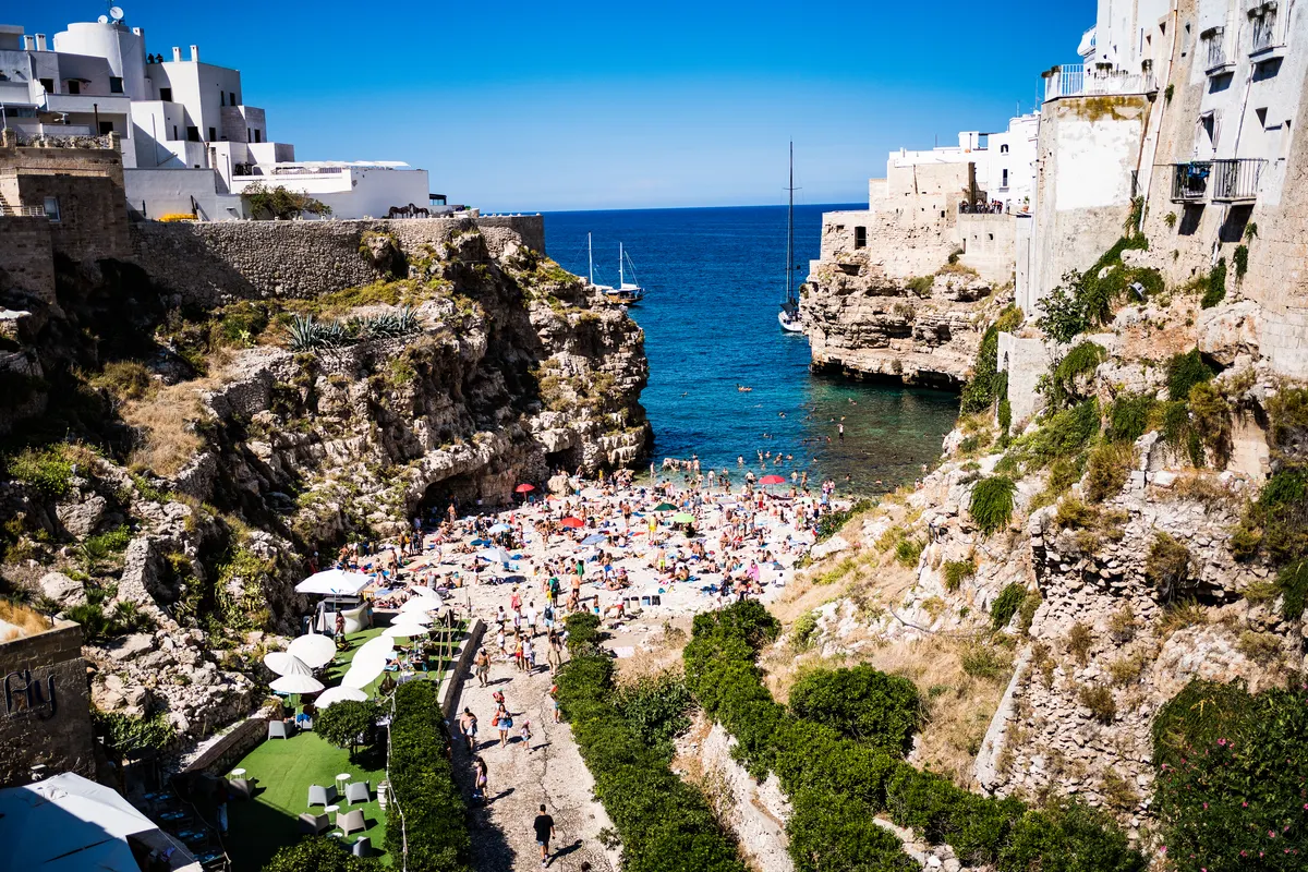 Lama Monachile a Polignano a Mare, fra le case bianche sulla scogliera